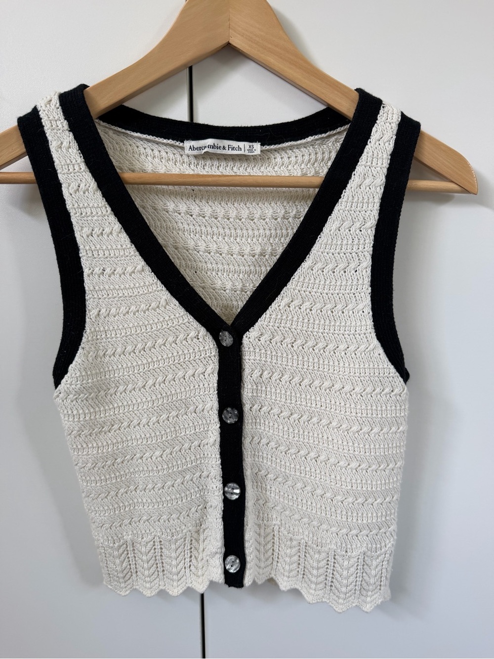 Abercrombie & Fitch Cream Knit V-Neck Vest with Black Trim